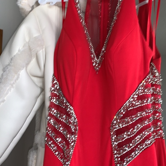 Red prom dress/ gown/ Size M: wore once : i’m 5’4 & weighed around 150 pounds - Picture 2 of 4
